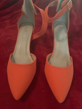 Forever 21 Orange Pointed Toe Slingback Heels